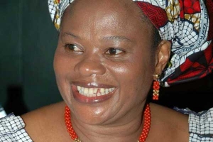 Dora Akụnyịlị