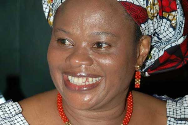Dora Akụnyịlị